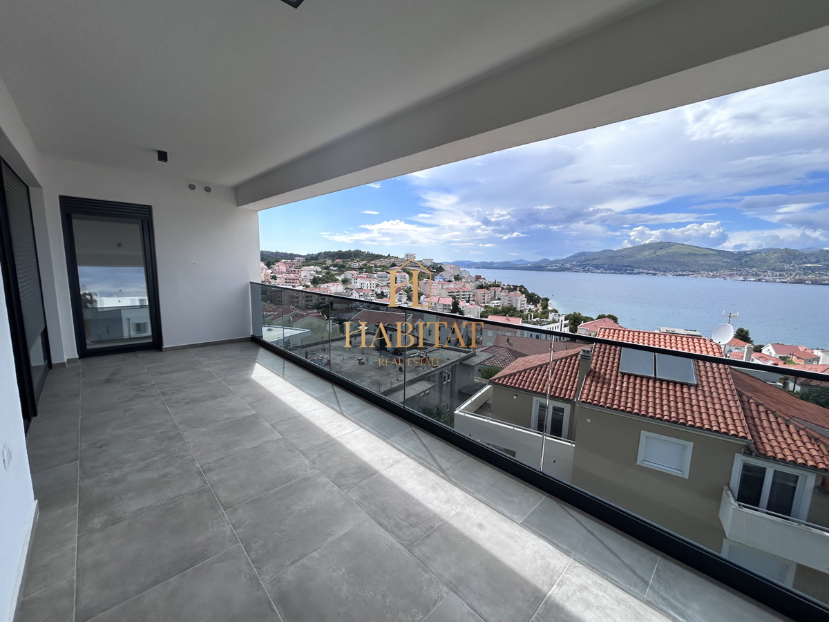 Dalmacija, Okrug Gornji, Penthouse 192m2, odprt pogled na morje