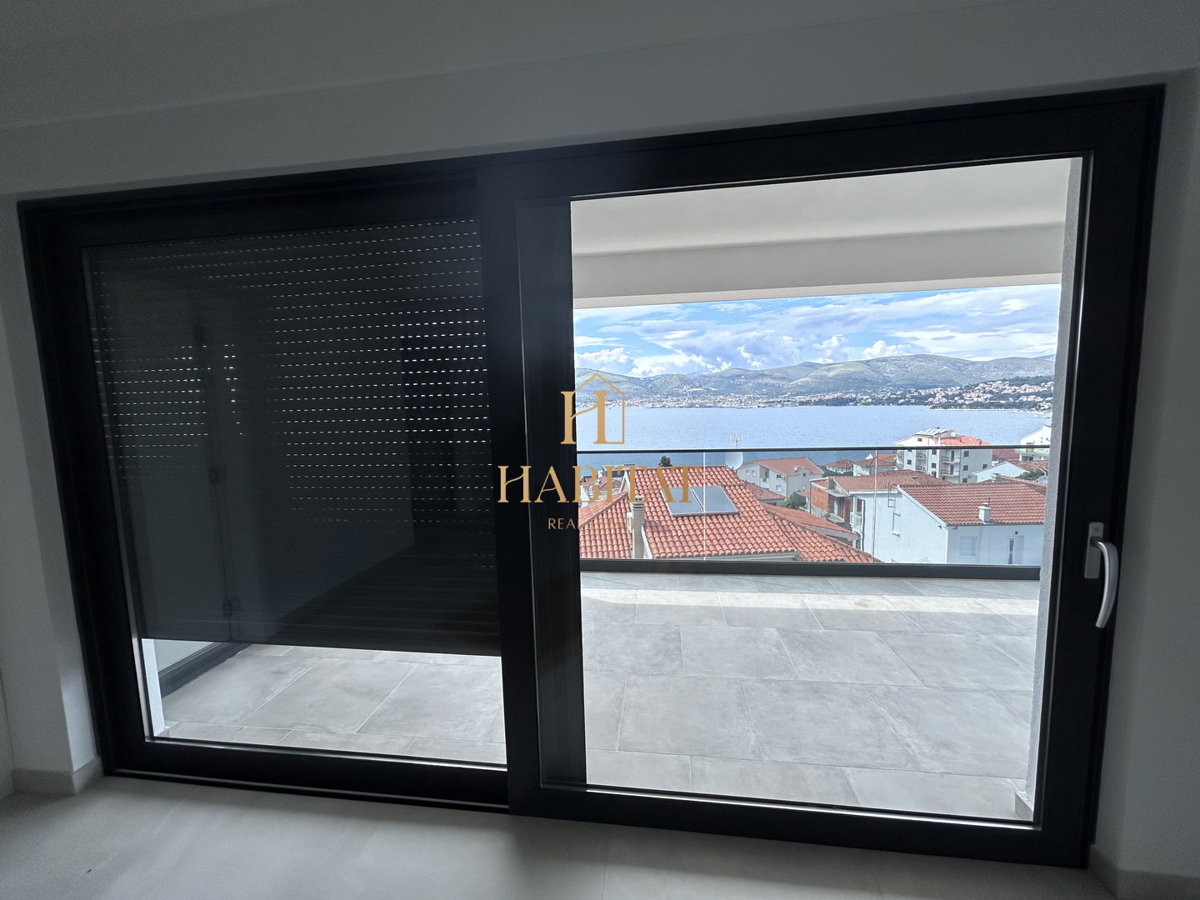 Dalmacija, Okrug Gornji, Penthouse 192m2, odprt pogled na morje