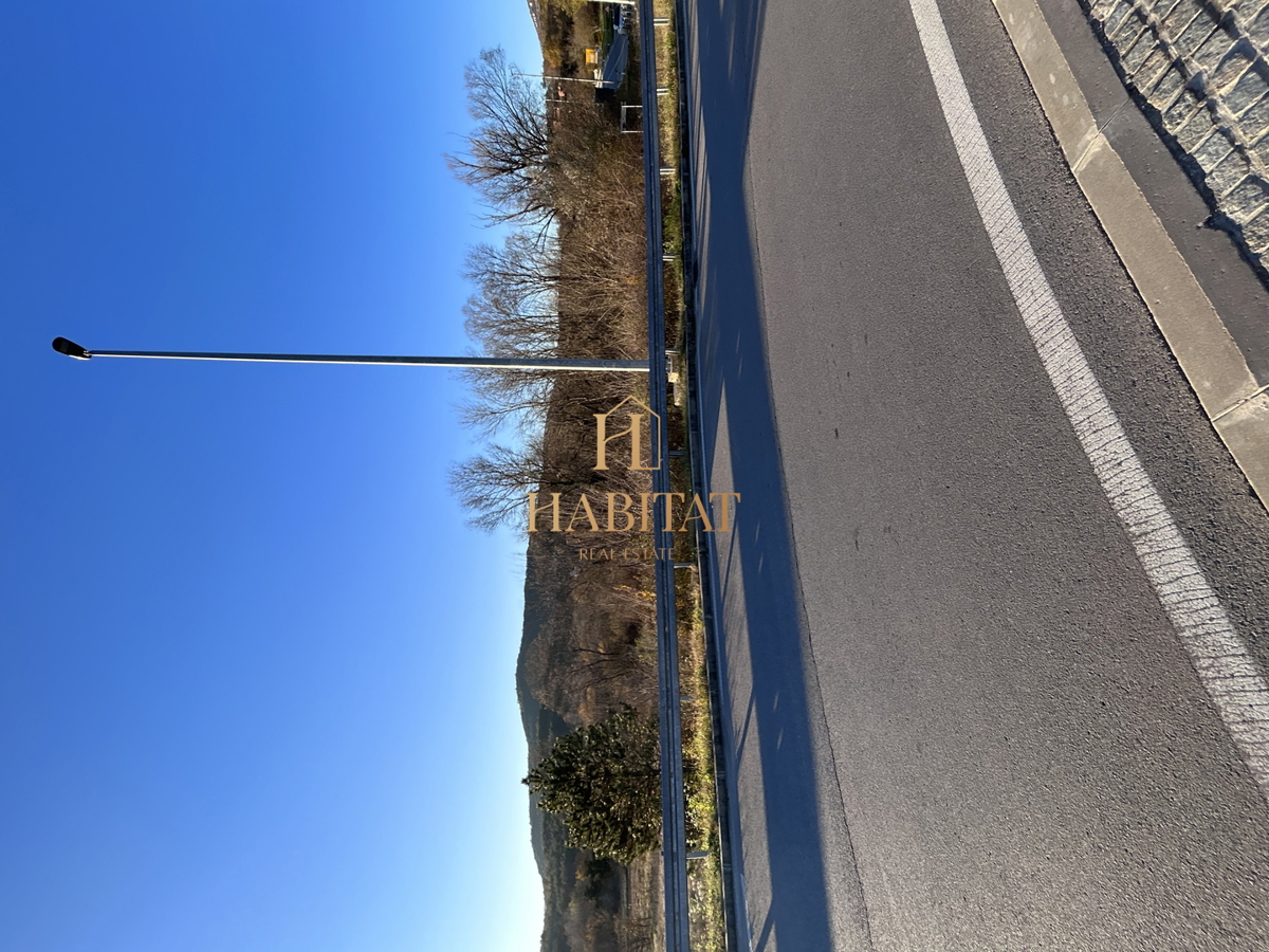 Istra, Buzet, gradbeno zemljišče 3881m2, poslovna raba, stanovanjska raba, trgovski center, bencinska črpalka