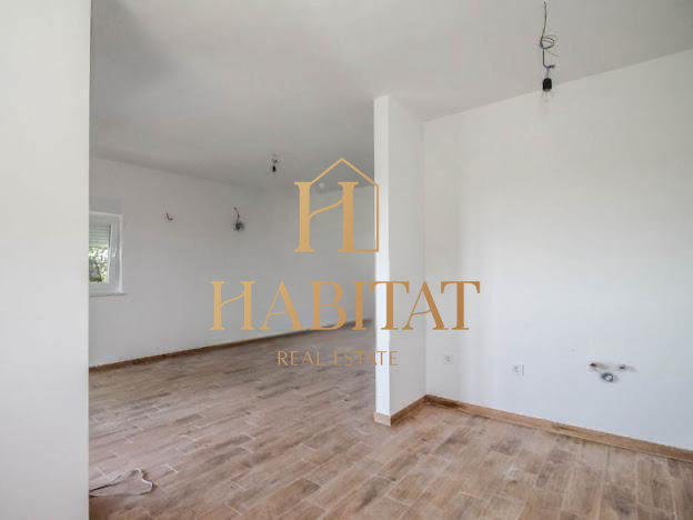Istra, Brtonigla, stanovanje 70m2, dvorišče 178m2, 2 spalnici + kopalnica
