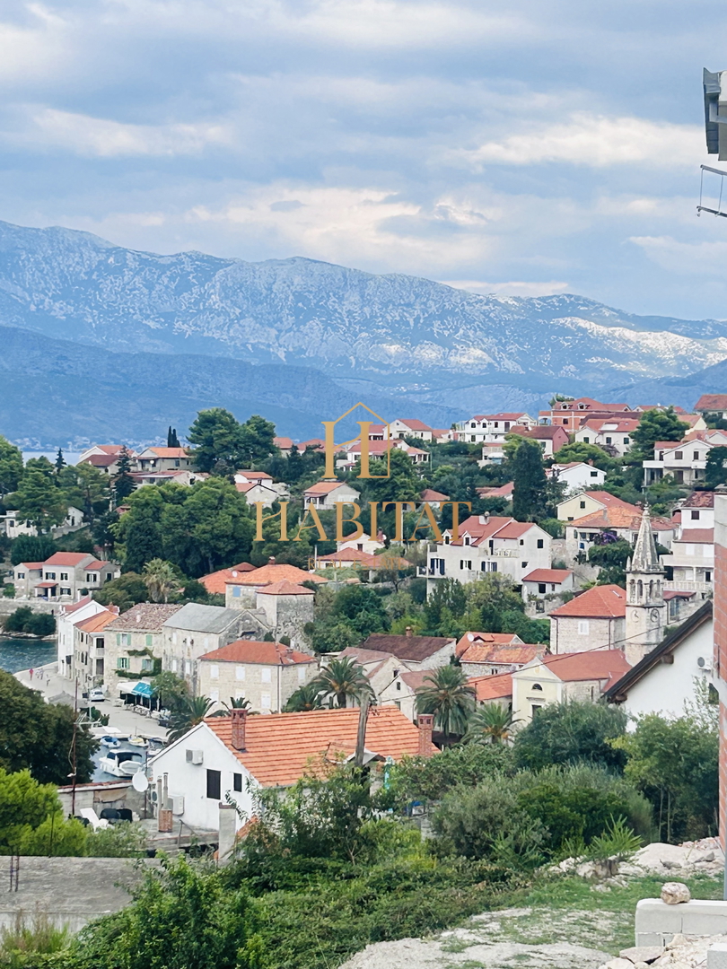 Dalmacija, Brač, Splitska, gradbeno zemljišče 550m2, blizu plaže in morja, pogled na morje