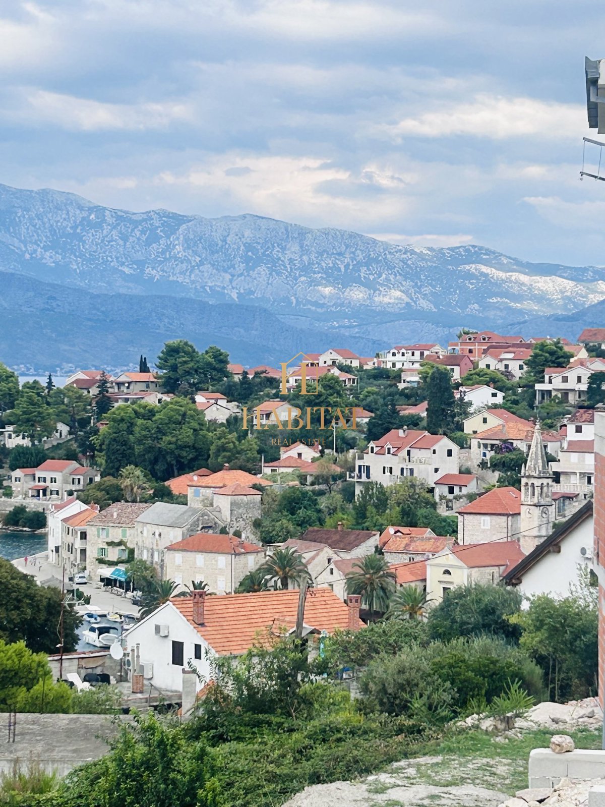 Dalmacija, Brač, Splitska, gradbeno zemljišče 550m2, blizu plaže in morja, pogled na morje