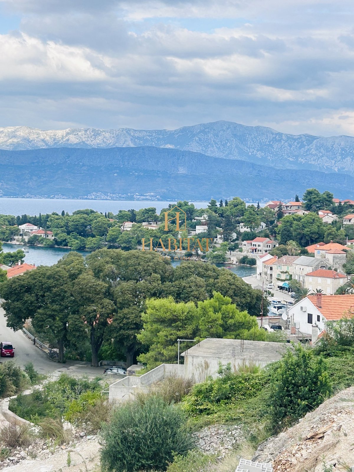 Dalmacija, Brač, Splitska, gradbeno zemljišče 550m2, blizu plaže in morja, pogled na morje