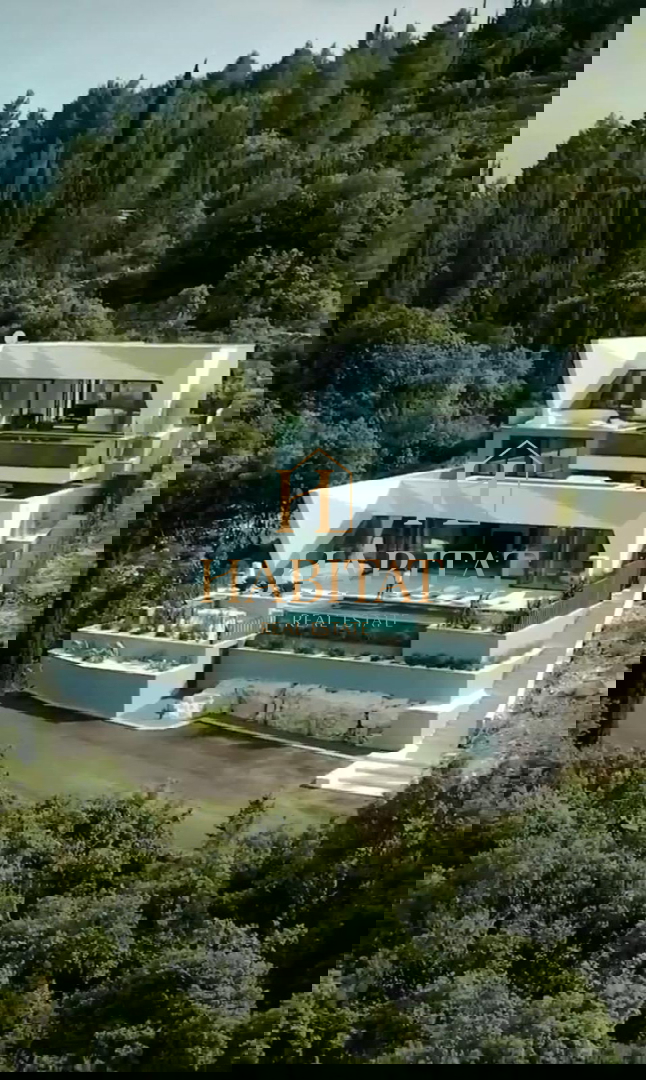 Dalmacija, Brač, Splitska, gradbeno zemljišče 550m2, blizu plaže in morja, pogled na morje