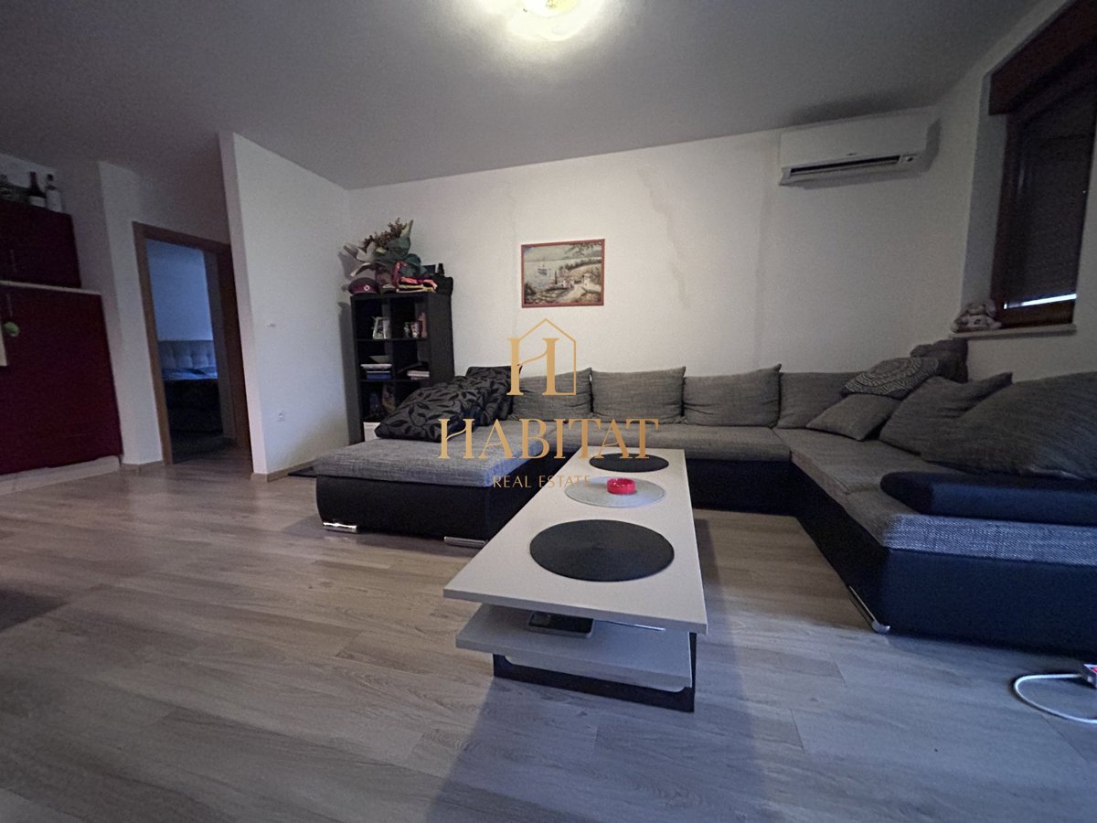 Istra, Ližnjan, apartma 91 m2, 2 spalnici, 2 kopalnici, dvorišče, konoba z žarom