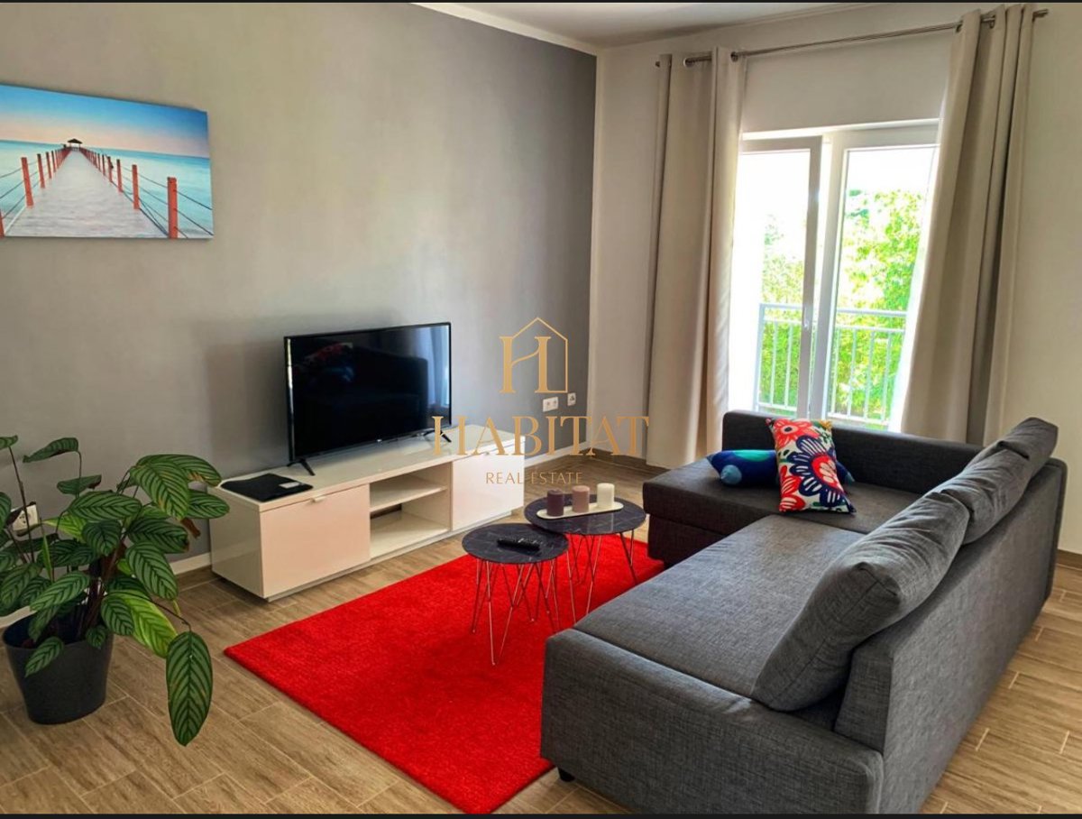 Istra, Pomer, hiša 280m2, trije apartmaji, en apartma, bazen