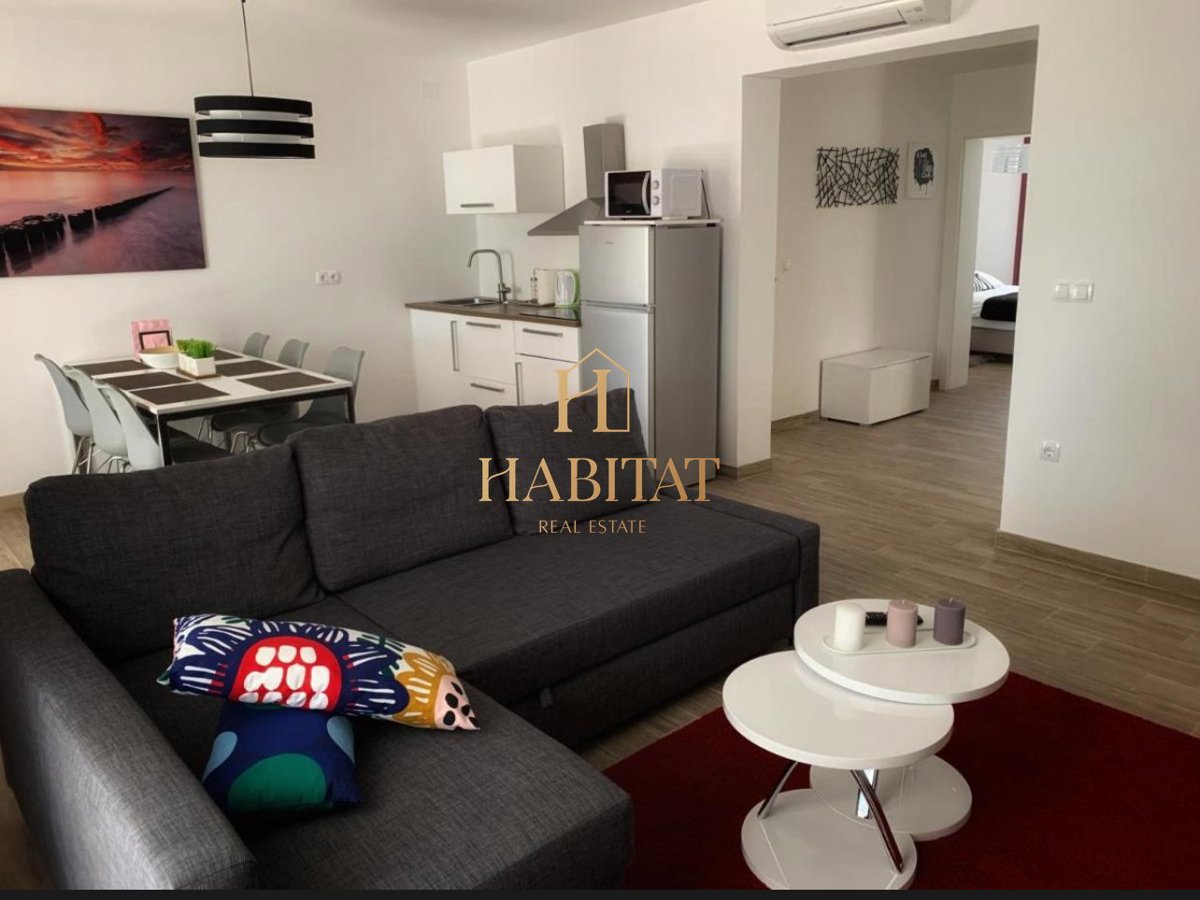 Istra, Pomer, hiša 280m2, trije apartmaji, en apartma, bazen