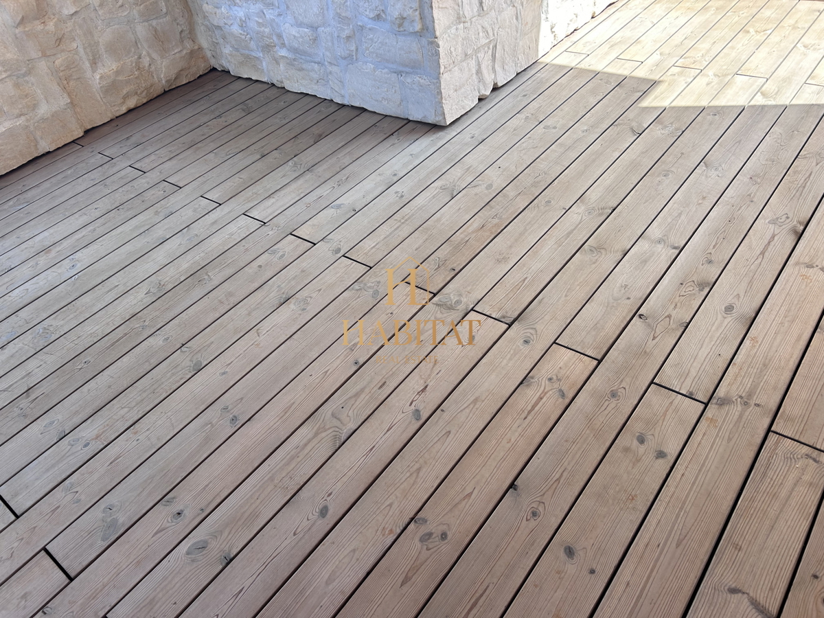 Istra , Umag , PRILOŽNOST , stanovanje 2s + dnevna soba , parking , 30m od morja , pogled na morje , novogradnja