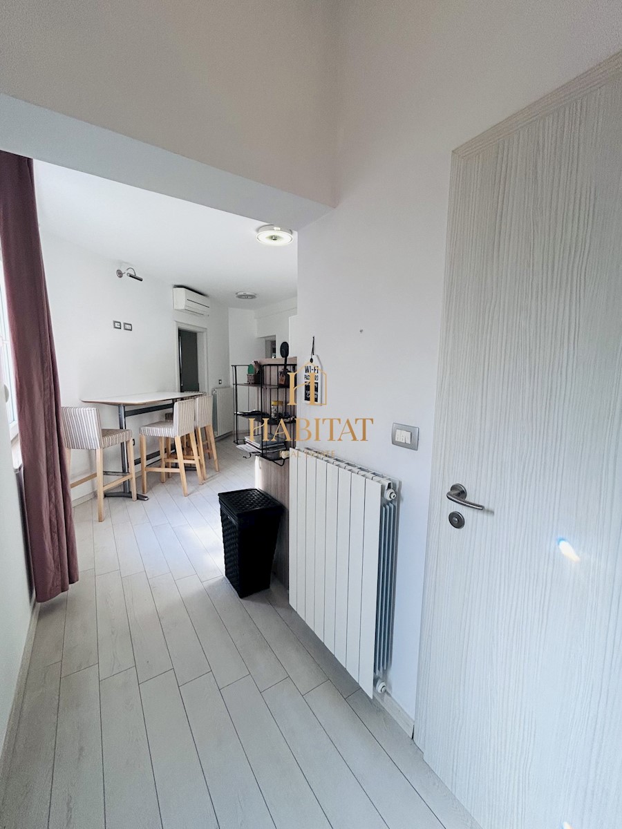 Istra, Umag, hiša 250m2 s 3 apartmaji, dvorišče 500m2, opremljeno