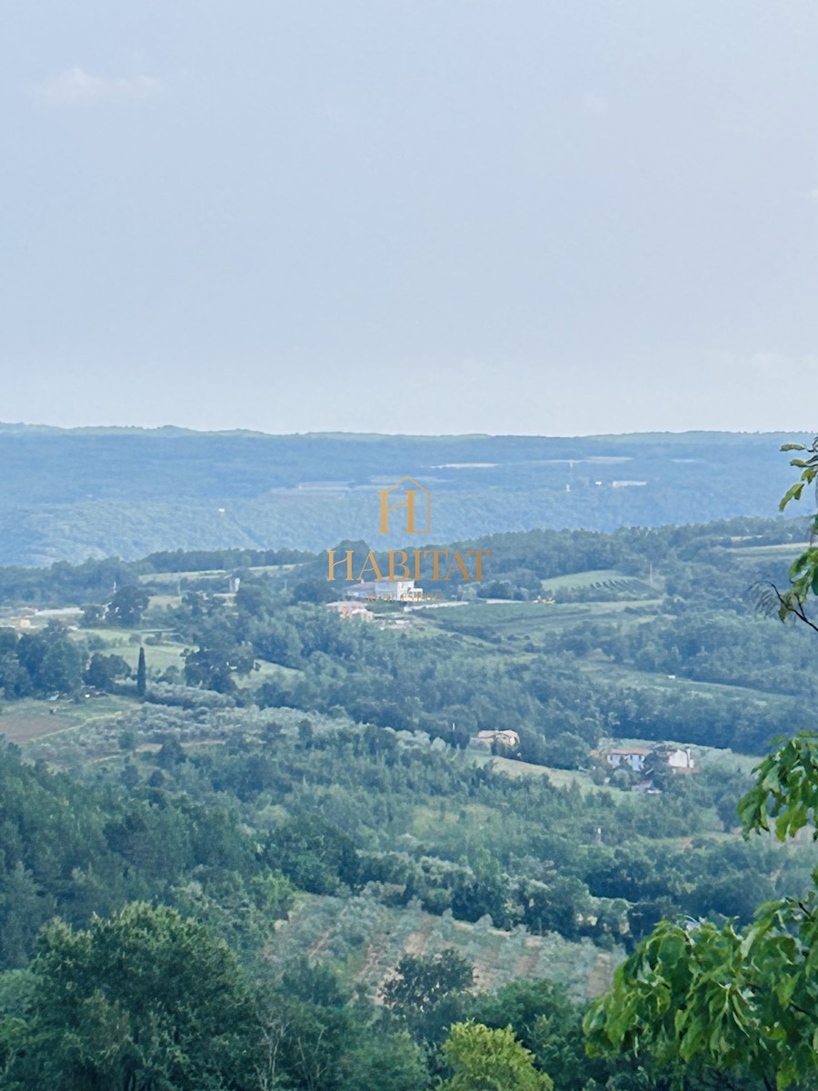 Istra, Krasica, gradbeno zemljišče 2250m2, pogled na morje