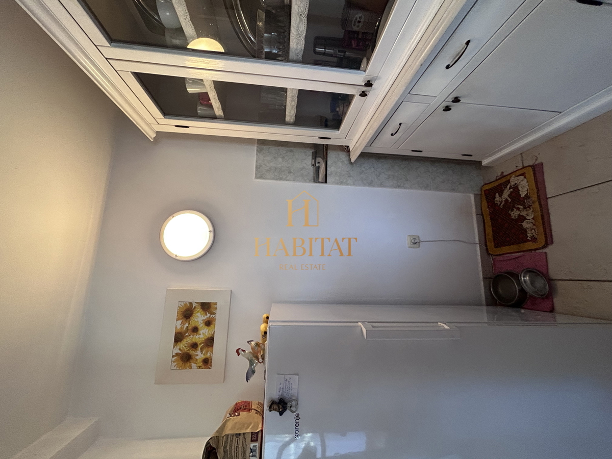 Istra, Kršin pri Novigradu, dva apartmaja 130m2, dvorišče 140m2, parkirišče