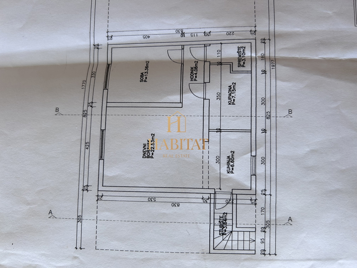 Istra, Kršin pri Novigradu, dva apartmaja 130m2, dvorišče 140m2, parkirišče