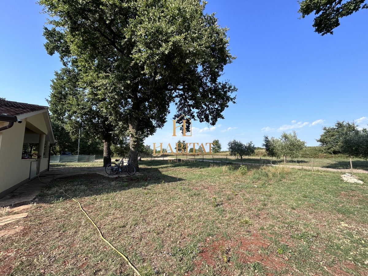 Istra, Kršin pri Novigradu, dva apartmaja 130m2, dvorišče 140m2, parkirišče