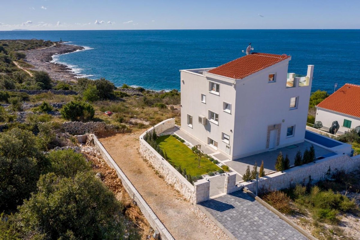 Vila Dalmacija za prodajo!