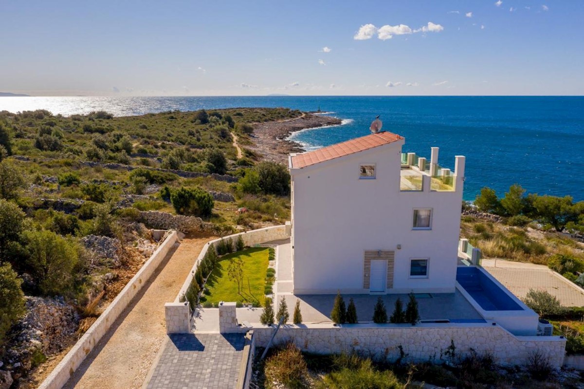 Vila Dalmacija za prodajo!