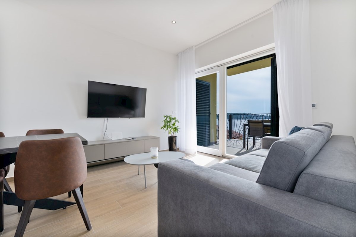 Dalmacija prodaja apartma 100 m od plaže!!