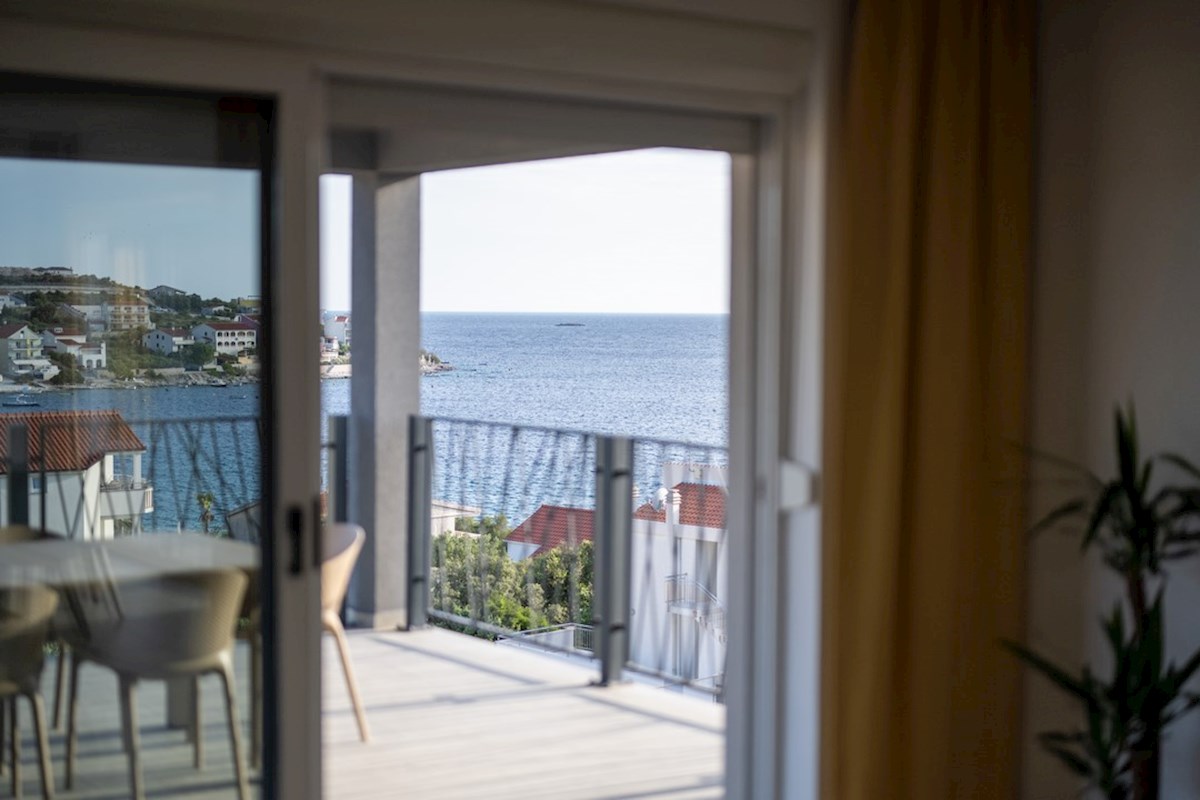 Dalmacija prodaja apartma 100 m od plaže!!
