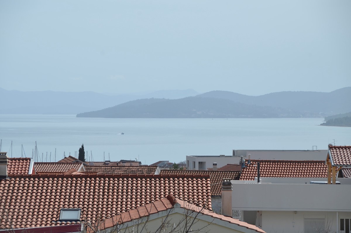 Vodice, nova počitniška hiša z bazenom