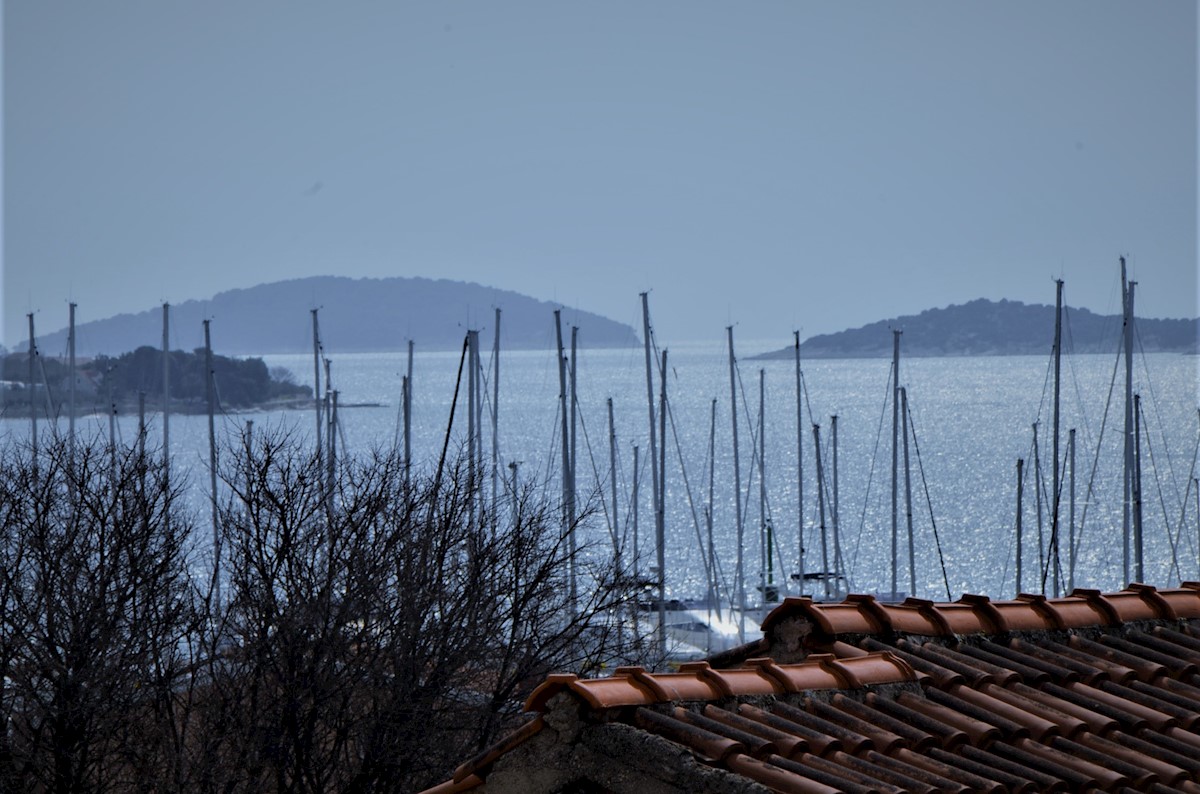 Vodice, novogradnja, apartma s strešnim bazenom