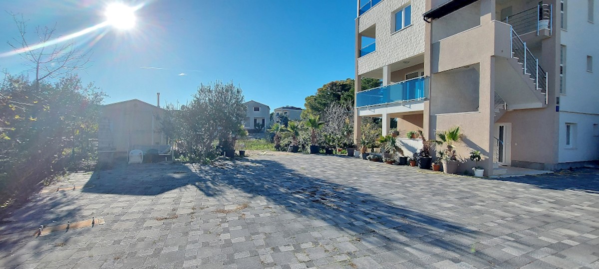 Rogoznica Novozgrajena vila v centru blizu plaže, 4 apartmaji!