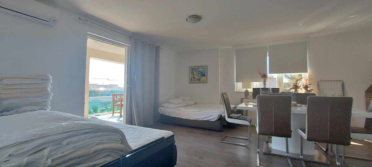Rogoznica Novozgrajena vila v centru blizu plaže, 4 apartmaji!