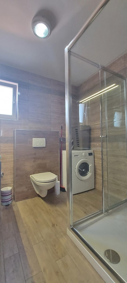 Rogoznica Novozgrajena vila v centru blizu plaže, 4 apartmaji!