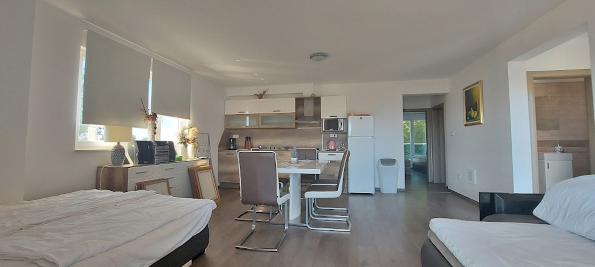 Rogoznica Novozgrajena vila v centru blizu plaže, 4 apartmaji!