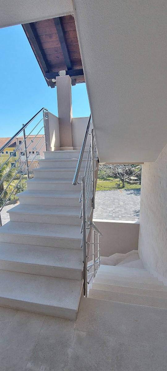 Rogoznica Novozgrajena vila v centru blizu plaže, 4 apartmaji!