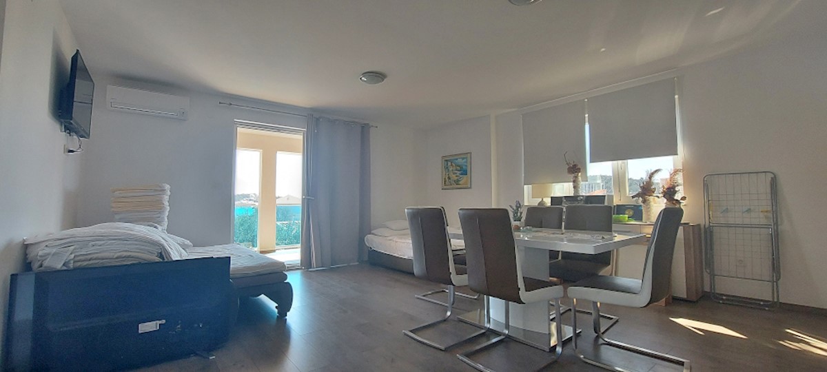 Rogoznica Novozgrajena vila v centru blizu plaže, 4 apartmaji!