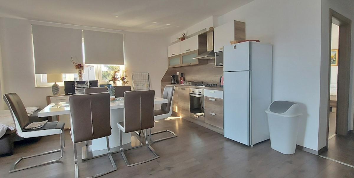 Rogoznica Novozgrajena vila v centru blizu plaže, 4 apartmaji!