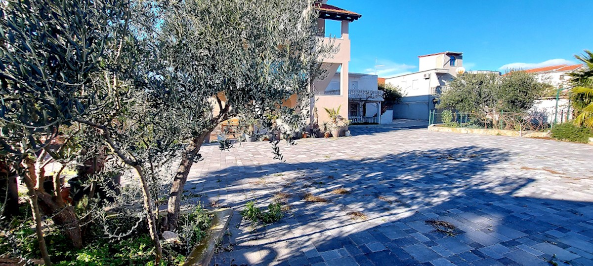 Rogoznica Novozgrajena vila v centru blizu plaže, 4 apartmaji!