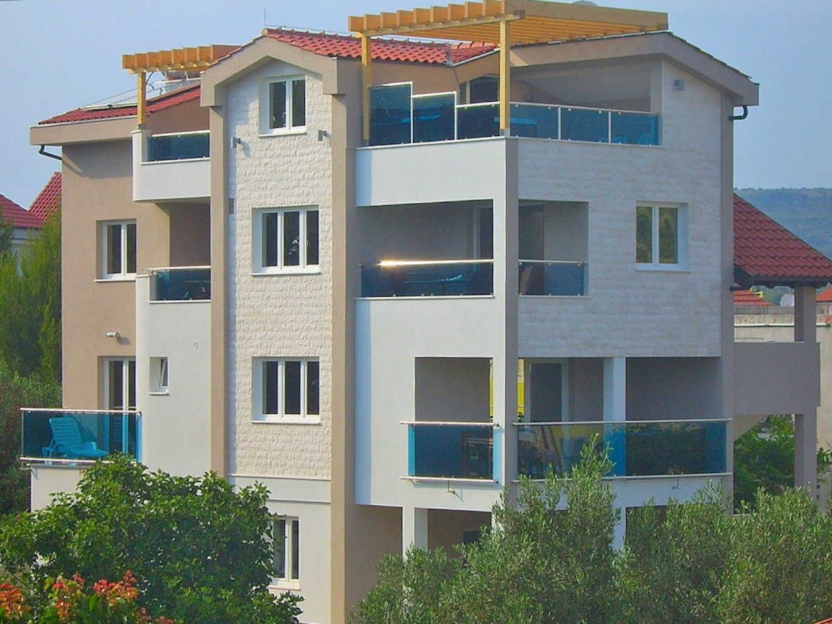 Rogoznica Novozgrajena vila v centru blizu plaže, 4 apartmaji!