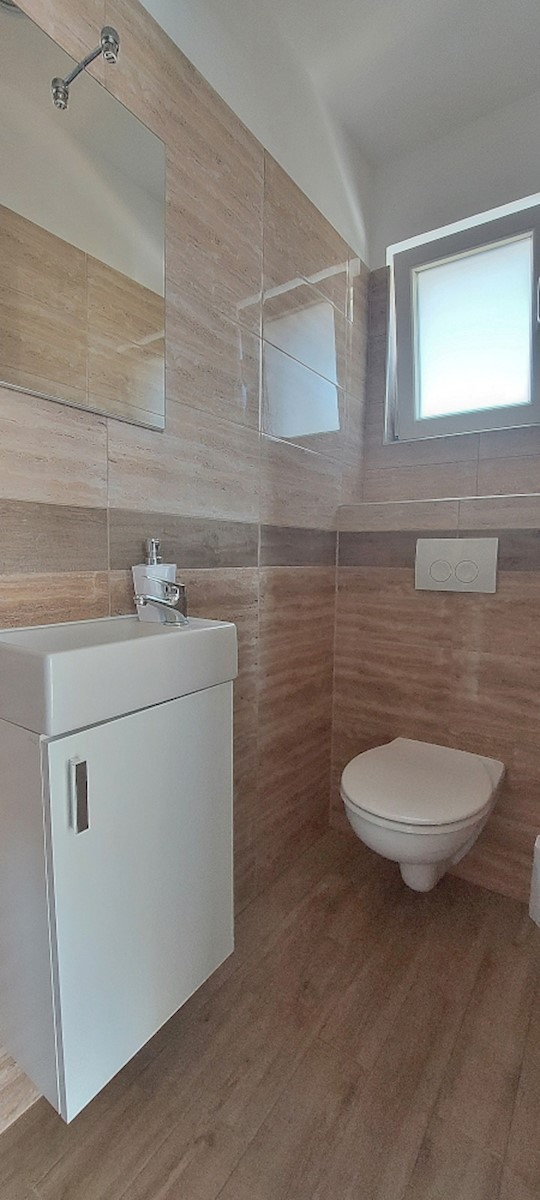 Rogoznica Novozgrajena vila v centru blizu plaže, 4 apartmaji!
