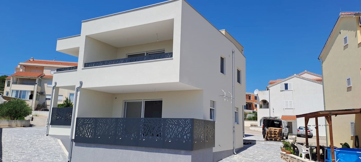 Vodice, novogradnja, apartma s pogledom na morje