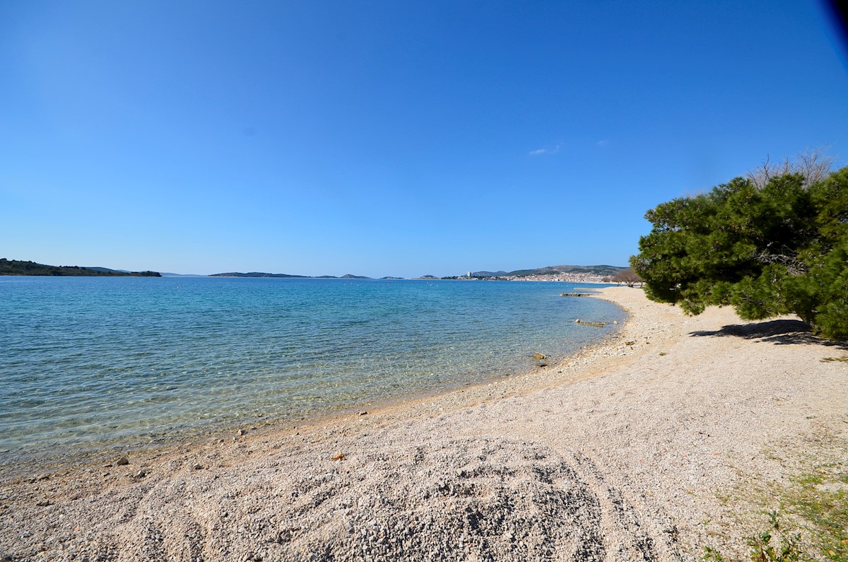 Vodice, Srima, apartma, prva vrsta do plaže, vrt 99m2