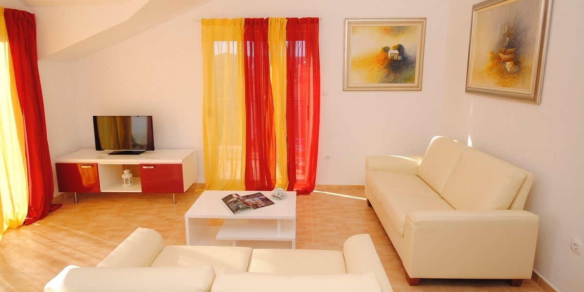 Vinišće Hiša 5 apartmajev za prodajo v bližini morja!
