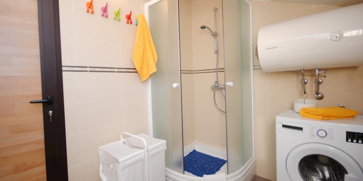Vinišće Hiša 5 apartmajev za prodajo v bližini morja!