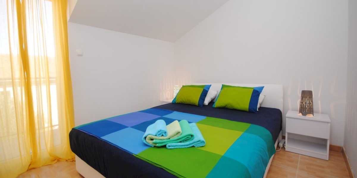 Vinišće Hiša 5 apartmajev za prodajo v bližini morja!