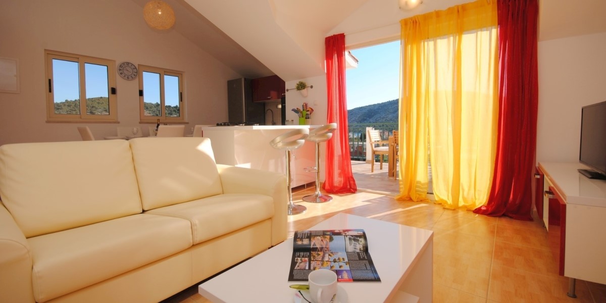 Vinišće Hiša 5 apartmajev za prodajo v bližini morja!