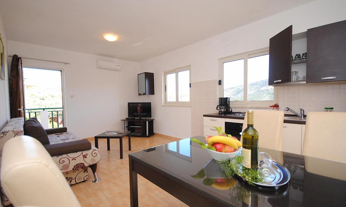 Vinišće Hiša 5 apartmajev za prodajo v bližini morja!