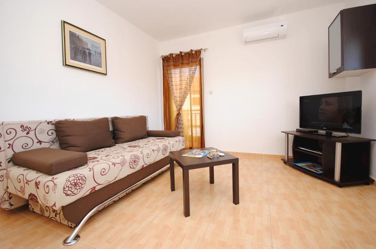 Vinišće Hiša 5 apartmajev za prodajo v bližini morja!
