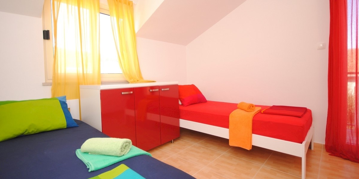 Vinišće Hiša 5 apartmajev za prodajo v bližini morja!