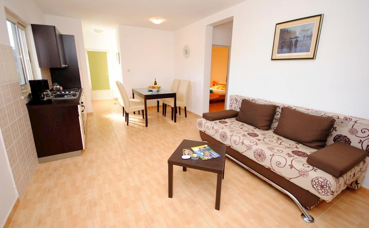Vinišće Hiša 5 apartmajev za prodajo v bližini morja!
