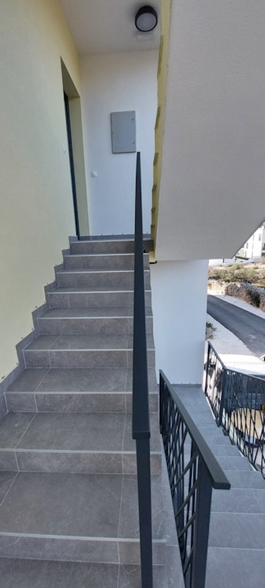 Dalmacija prodaja apartma 100 m od plaže!!