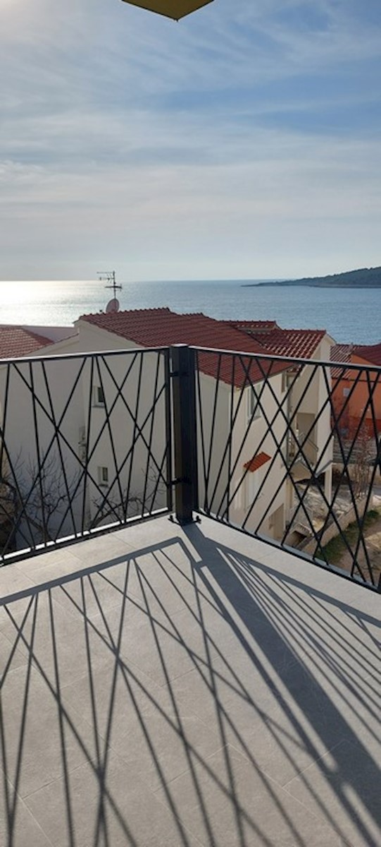 Dalmacija prodaja apartma 100 m od plaže!!