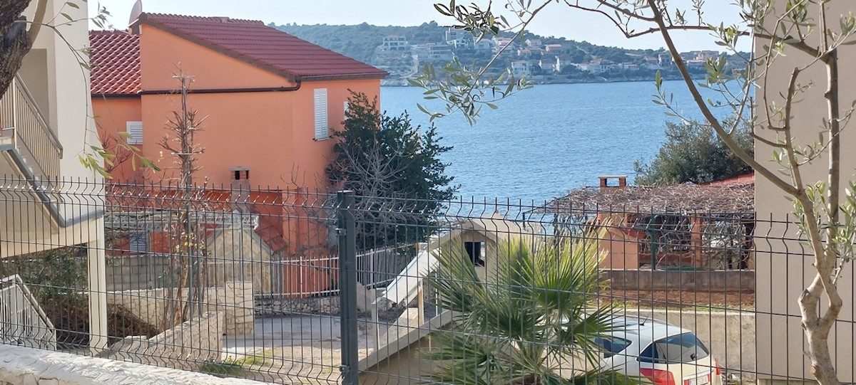 Dalmacija prodaja apartma 100 m od plaže!!
