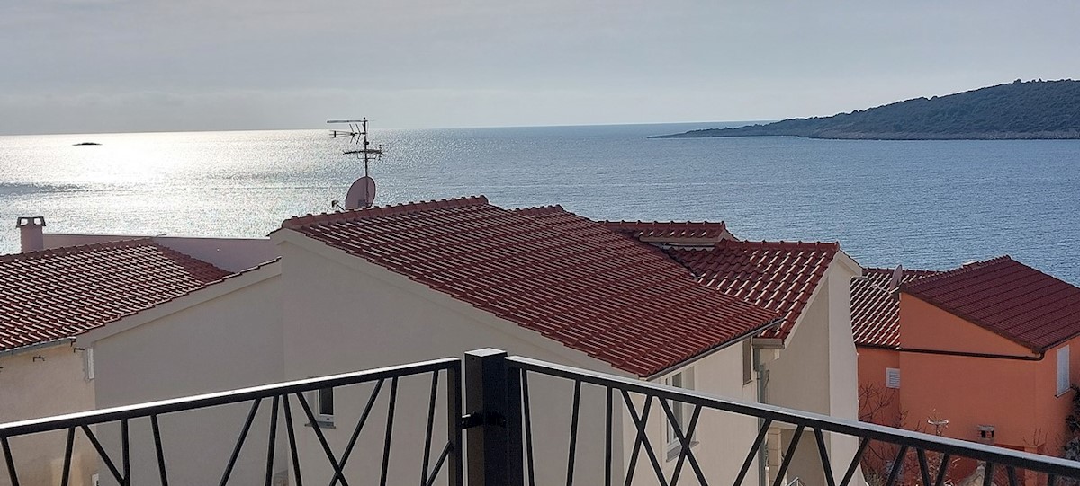 Dalmacija prodaja apartma 100 m od plaže!!
