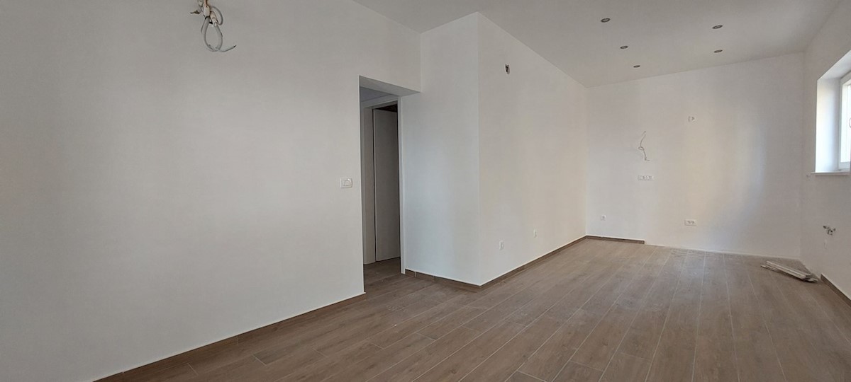 Dalmacija prodaja apartma 100 m od plaže!!