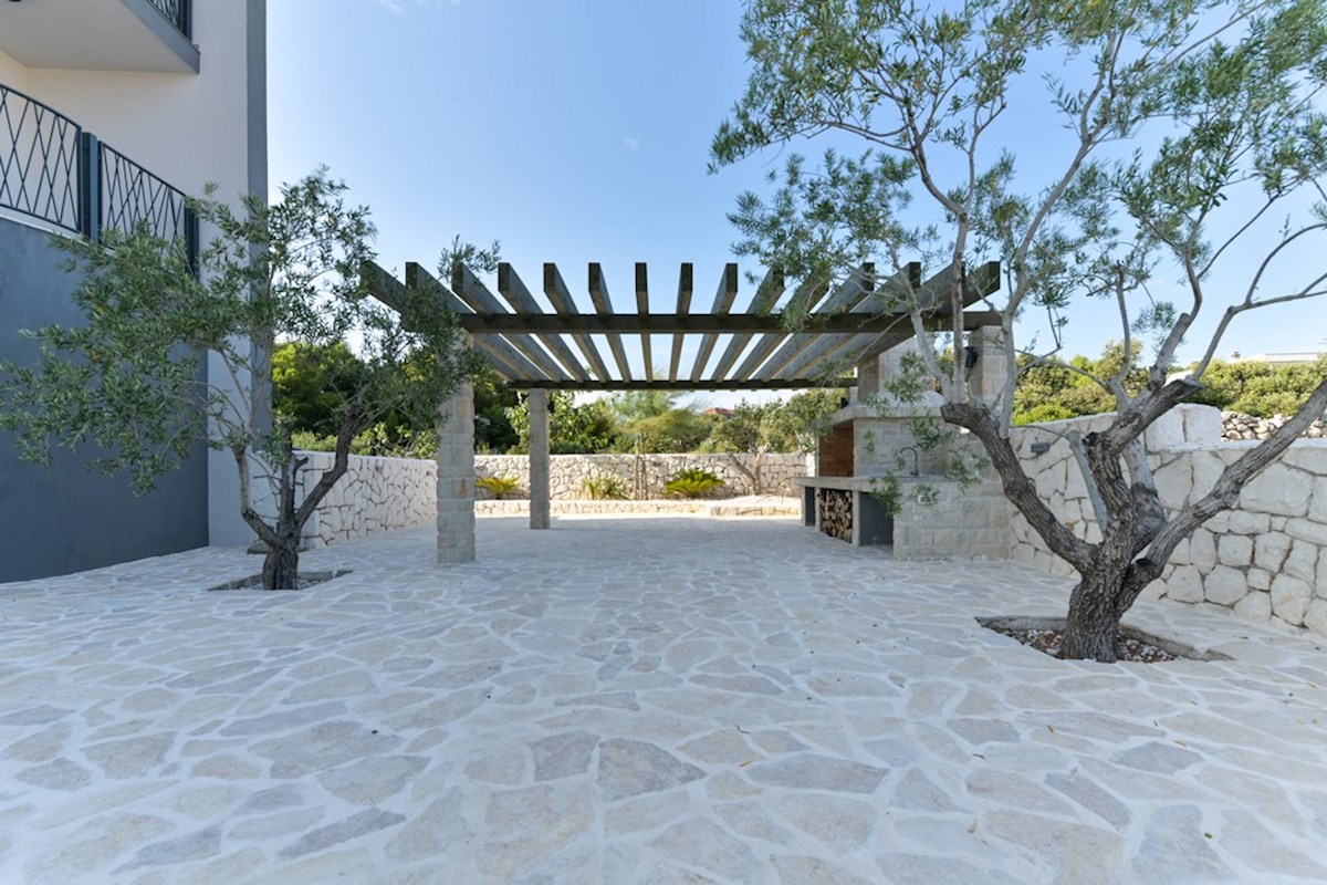 Dalmacija prodaja apartma 100 m od plaže!!