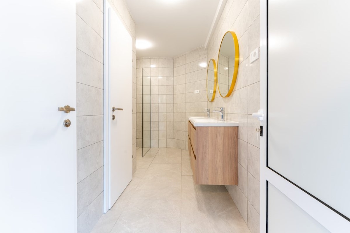 Dalmacija prodaja apartma 100 m od plaže!!